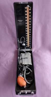 стар, немски апарат за измерване кръвно налягане