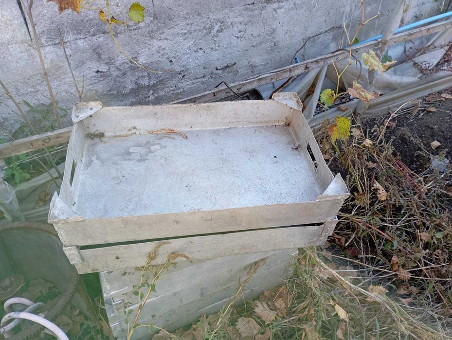 Se vand tavi alimentare de aluminiu