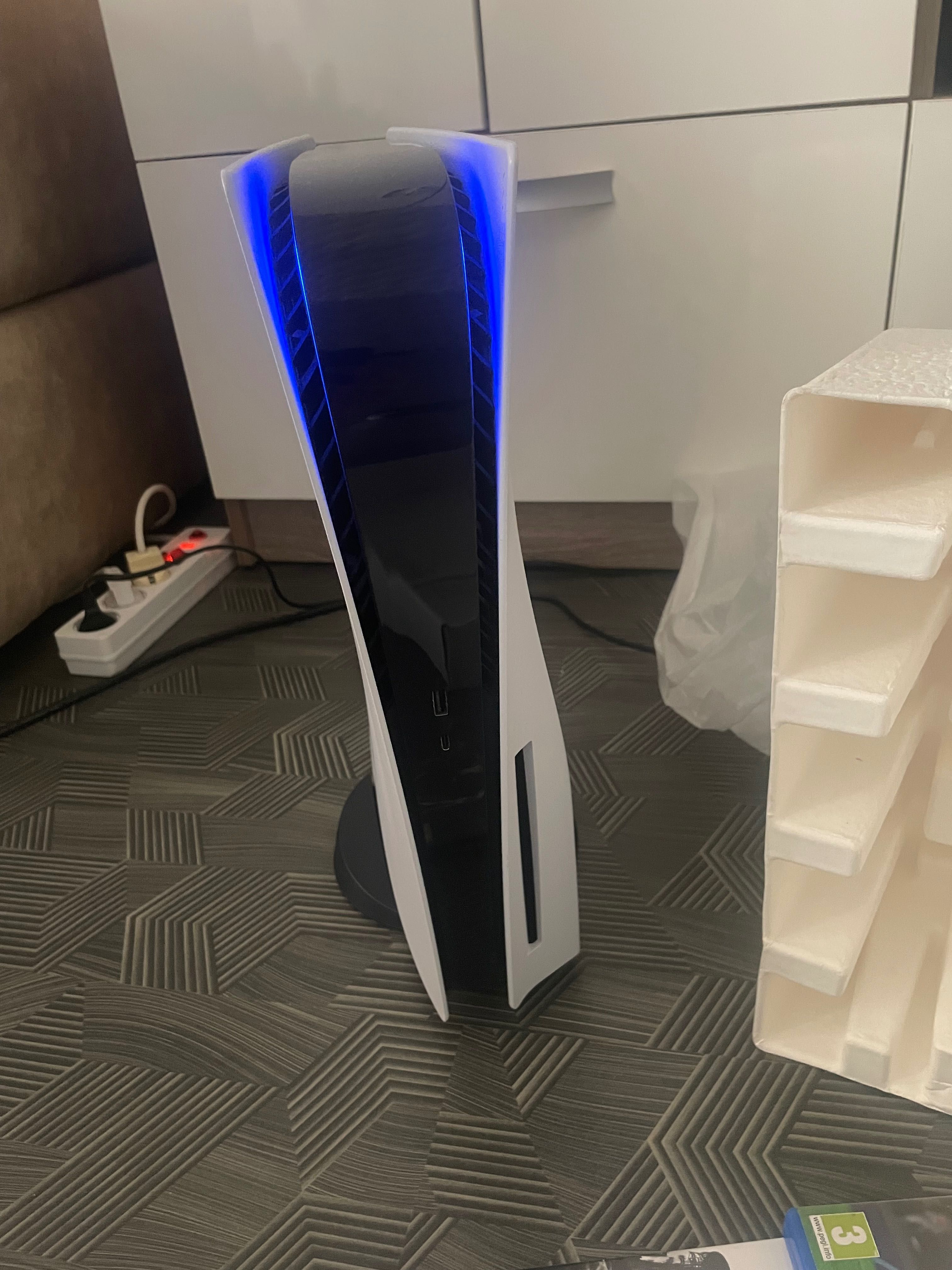PlayStation 5 Digital white edition МНОГО МАЛКО ИЗПОЛЗВАН