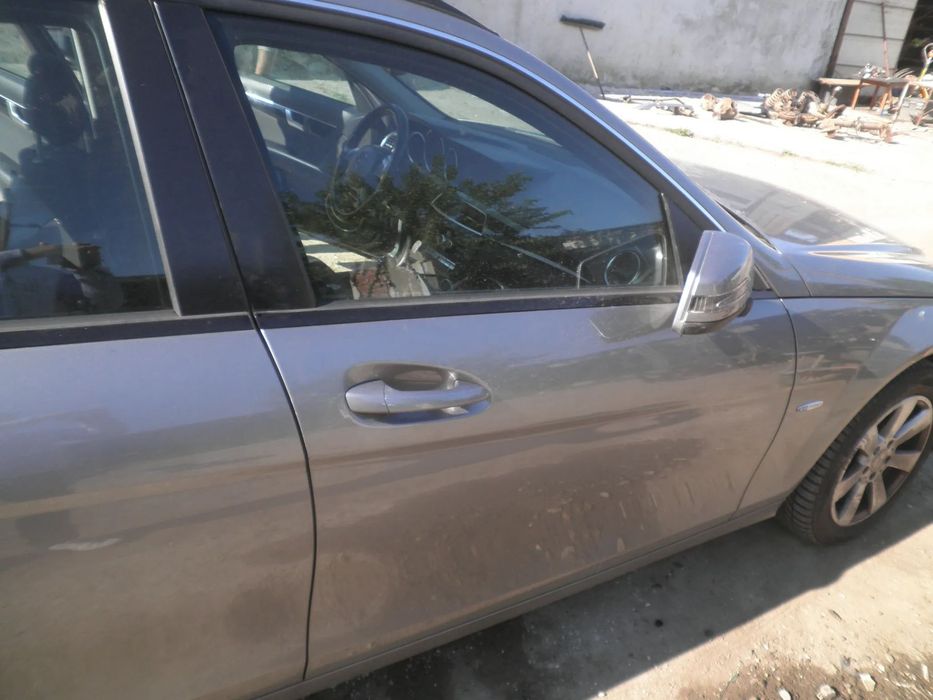 Usa / Portiera stanga / Dreapta Fata Mercedes C Class W204