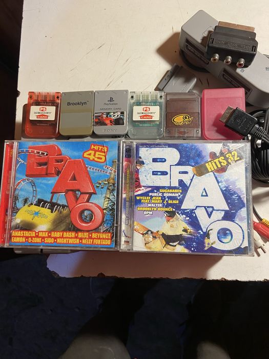 Dau PlayStation 1 Sony cu tot jocuri la el schimb doar cu un telefon