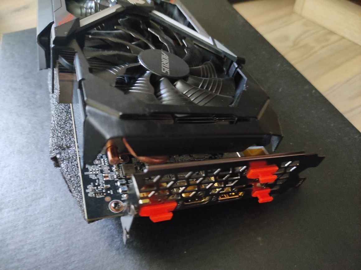 Продавам  Видео карта GIGABYTE GeForce RTX 2060 6GB Aorus Xtreme
Обем