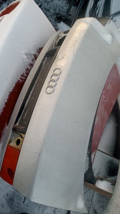 Продам заднюю крышку ауди B4