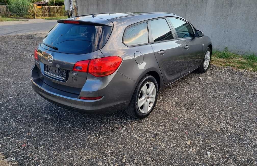 Opel Astra j 2012 1,7 cdti euro 5, distributie schimbata