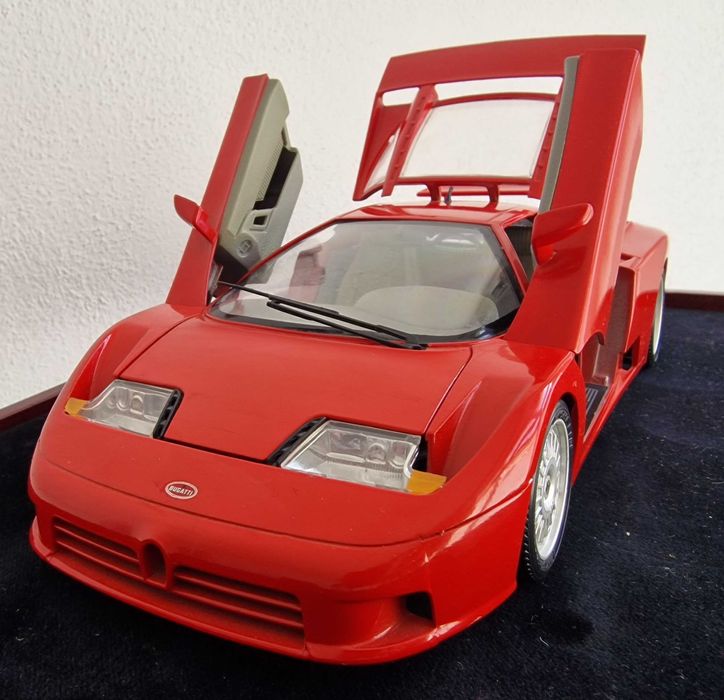 Macheta auto Bugatti EB110 rosu 1991 Maisto Italia 1:18
