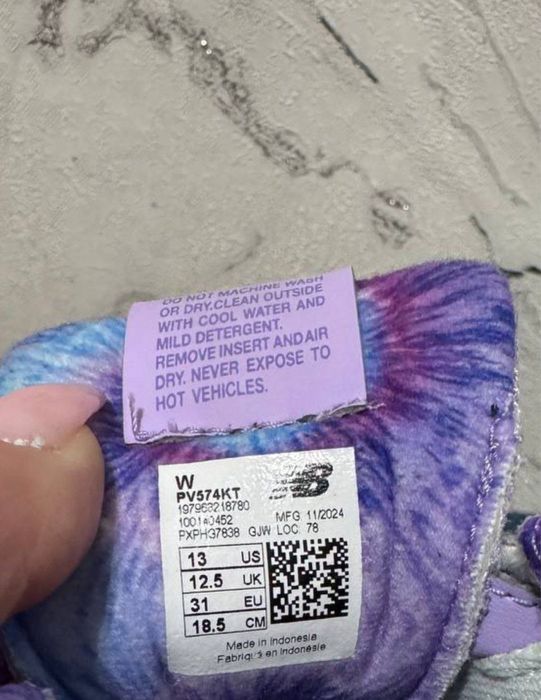 Обувь на девьчку кроссовки