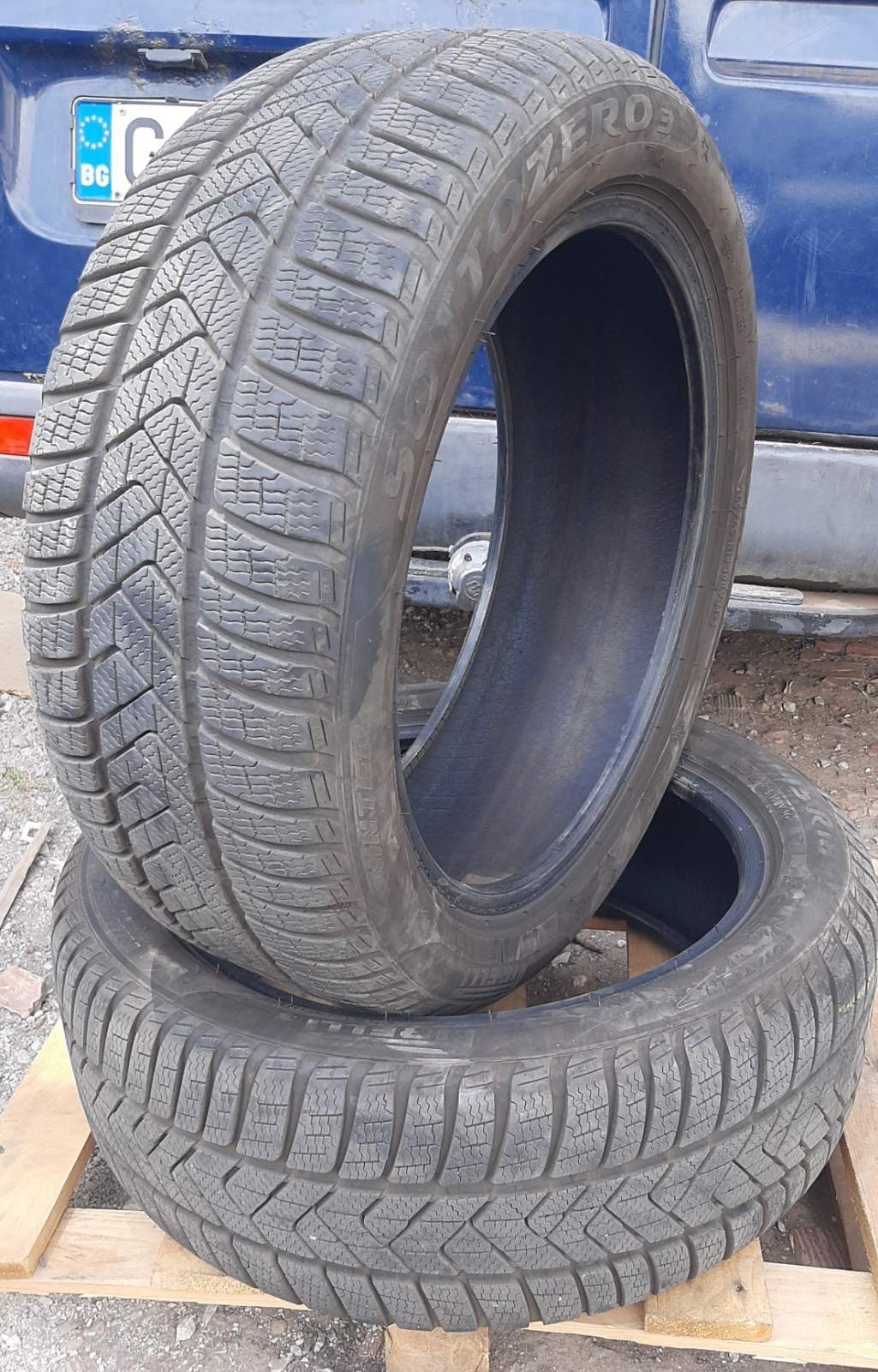 2 зимни броя 245 45 18 Pirelli Дот22