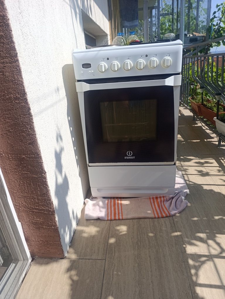 Комбинирана Готварска печка Indesit