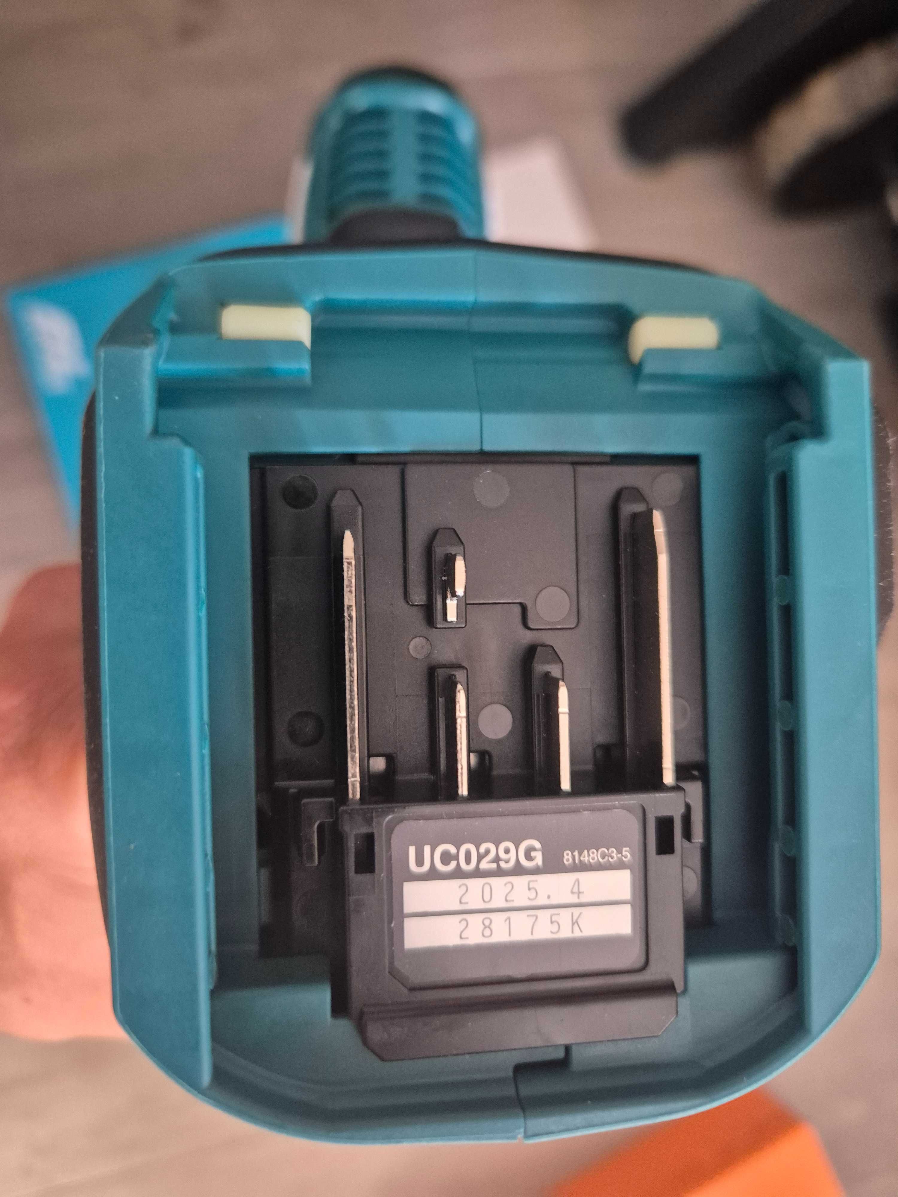 Mini drujba Makita UC029G XGT 40V 15cm - Fierastrau cu lant