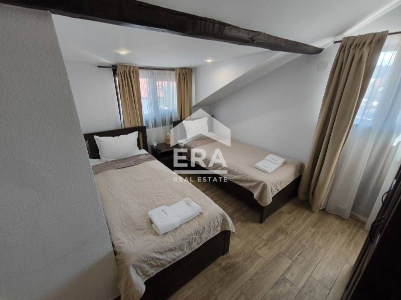 Къща за гости с басейн в с. Баня