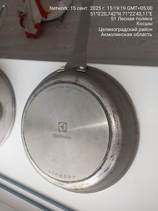 Сковородка  прочная,хорошее качество, тяжелая,в хор. состоянии