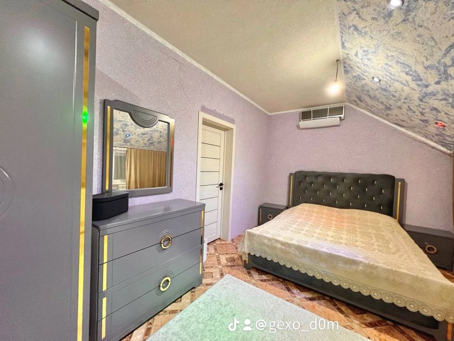 Продам мебель, кровать, шкаф три секции, 2 тумбочки, большой камод