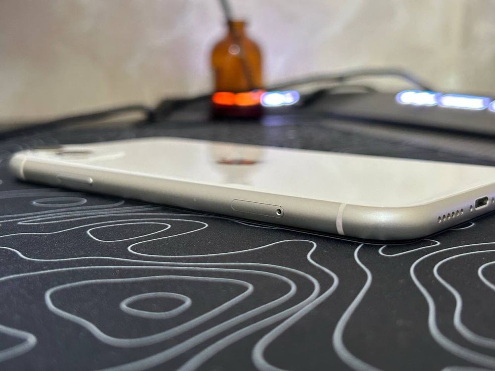 iPhone 11 White.