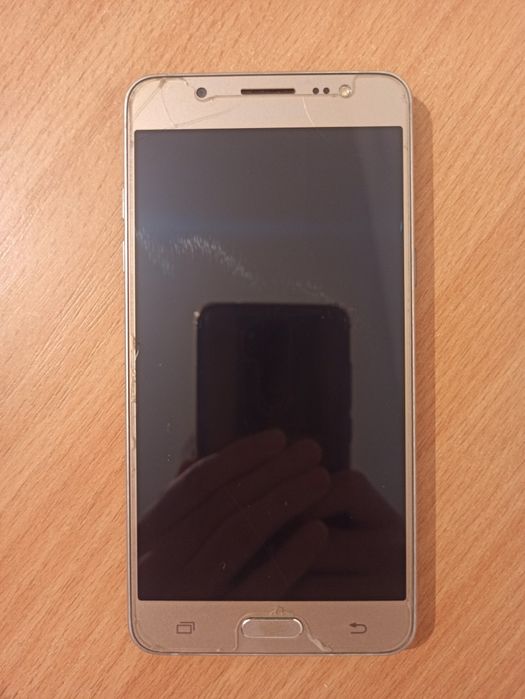 Продам Телефон Samsung J5