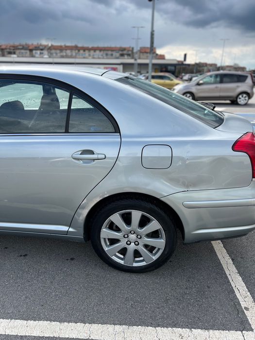 Toyota avensis сива