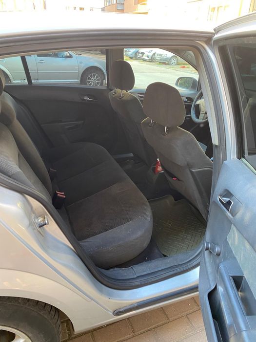 opel astra h 1.6 beznina an 2005 merge si arata foarte bine