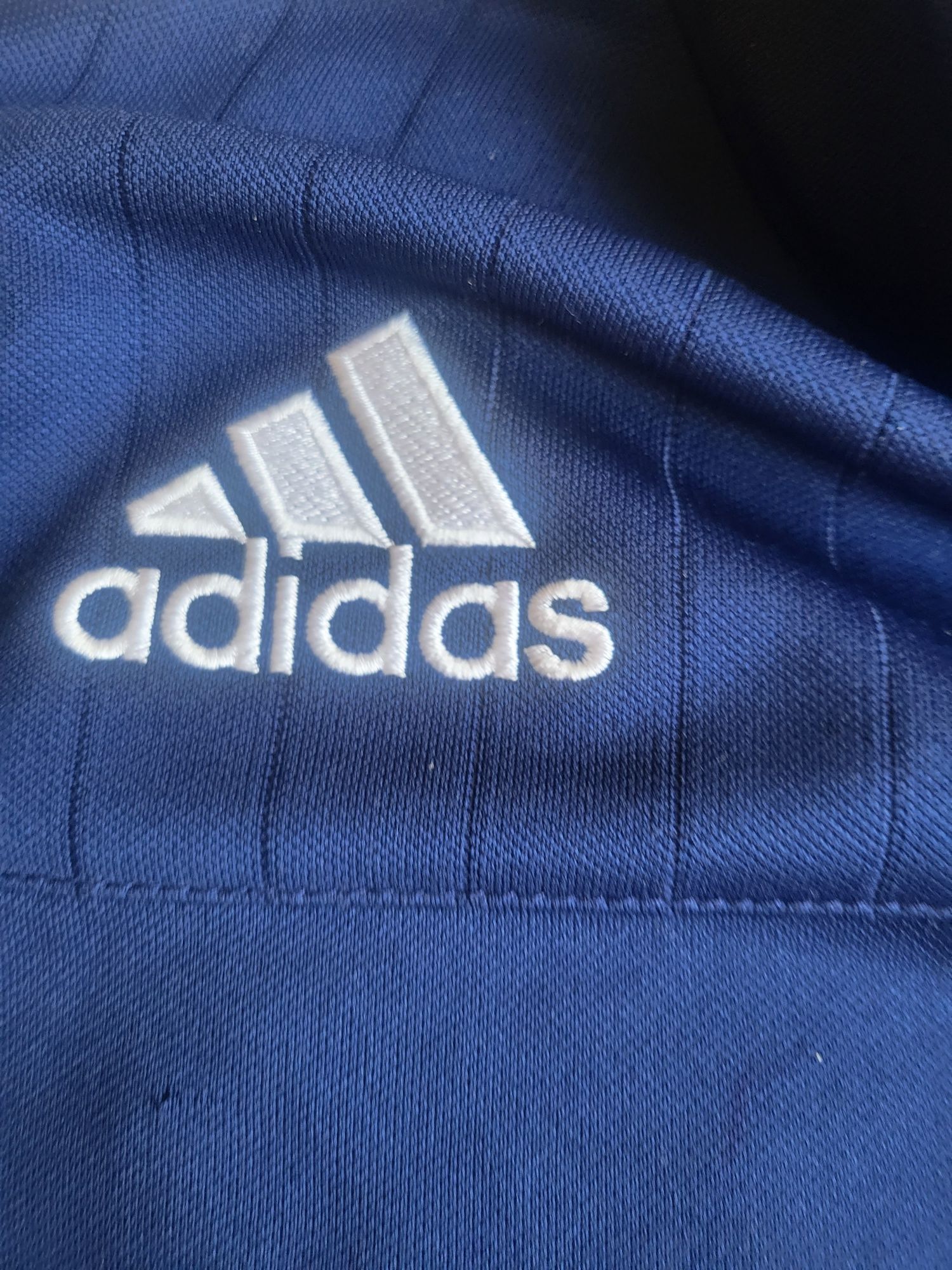 Спортна блуза Adidas. 13 лв