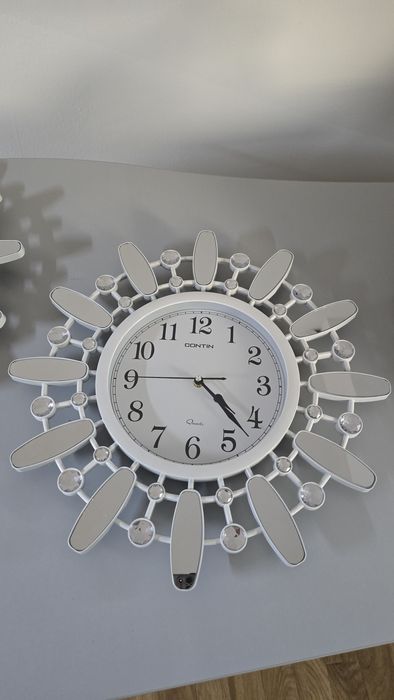 Часы настенные  .