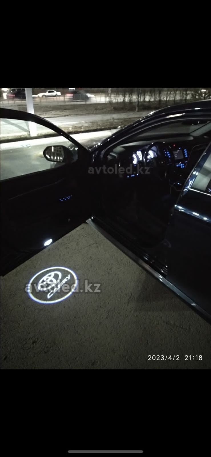 Проекция логотипа на авто в дверь.  Toyota Camry, land cruiser, Prado