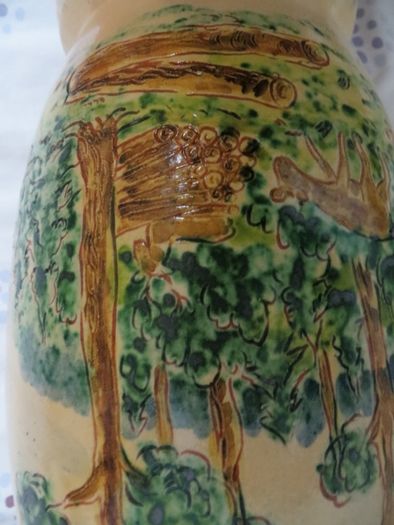 Антикварни вази с ръчно изрисувани мотиви