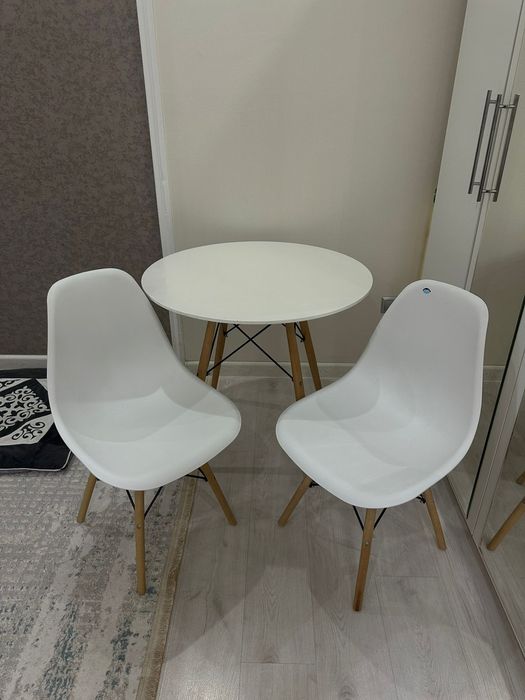 Продам стол и стулья 2 шт