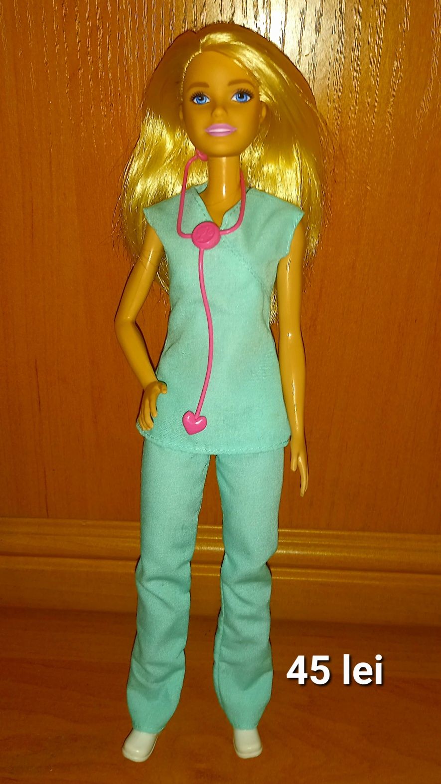 Set Barbie Turista si Medic pediatru