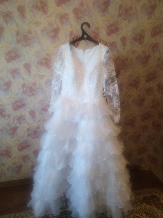 Продам платья новые