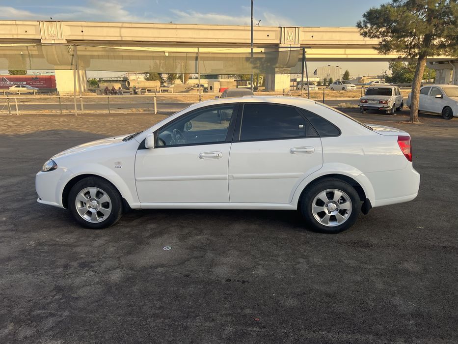 Продается Lacetti Gentra 3 позиция в отличном состоянии