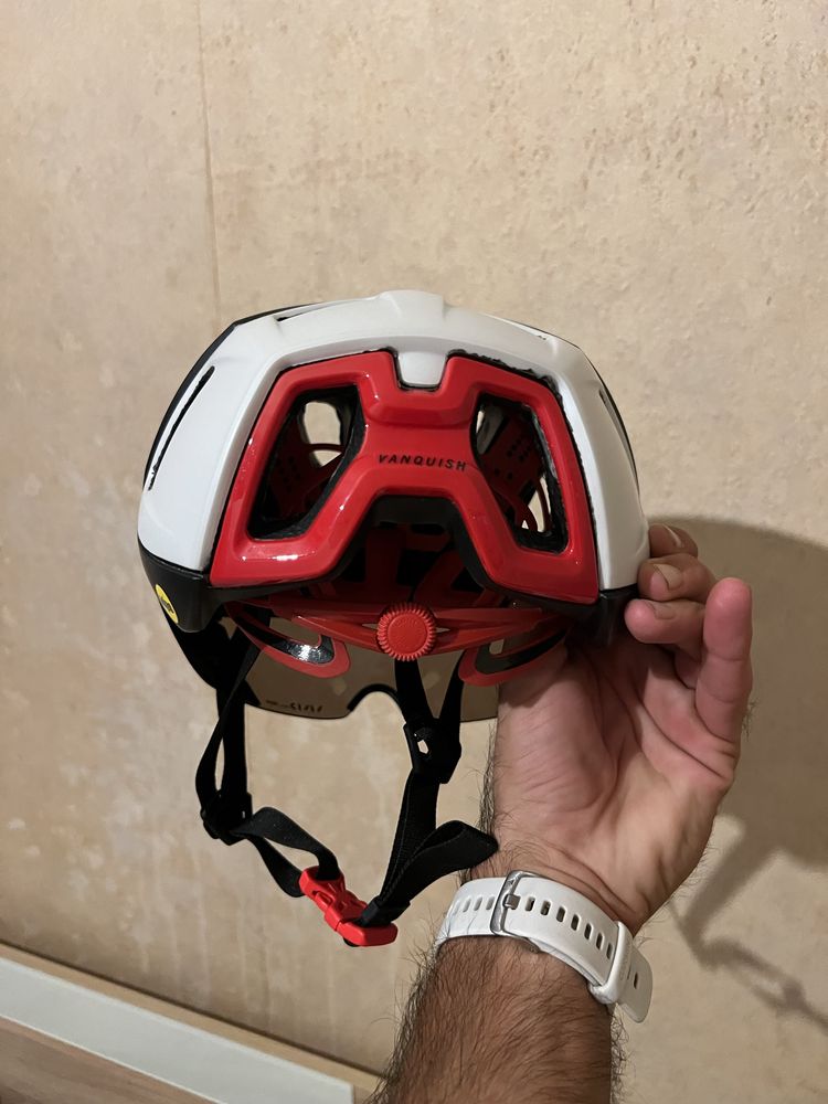 Велосипедна каска GIRO Vanquish MIPS
