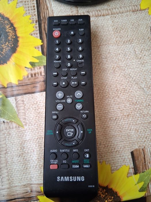 Продавам Домашно кино Самсунг и Лед Проектор