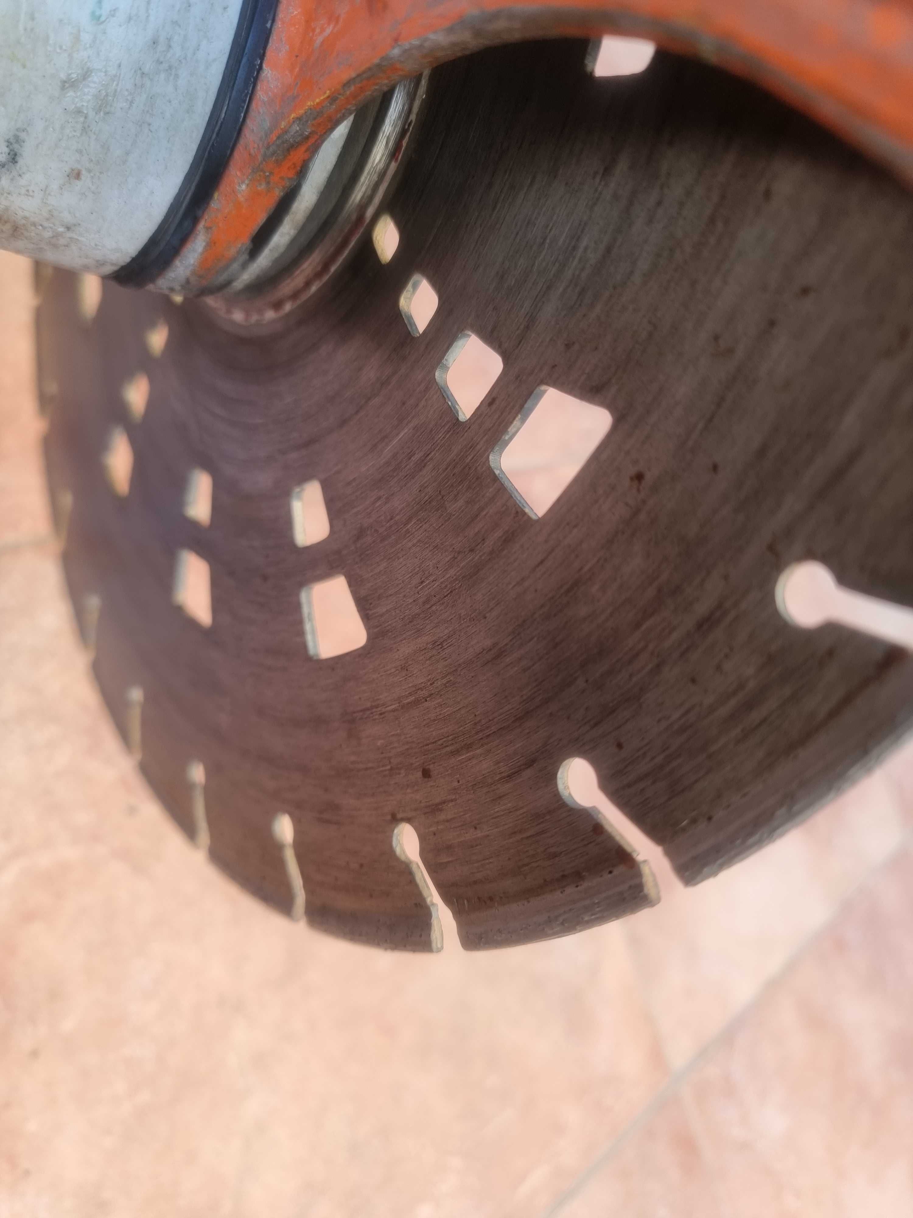 Stihl TS 420 - ръчен бензинов фугорез