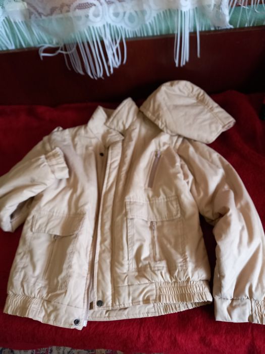 Пролетно /есенно/яке-МъжкоРъкавите се махат с цип.Става на грейка..