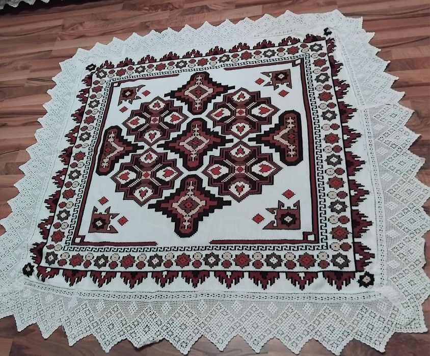Față de masă cusută manual
