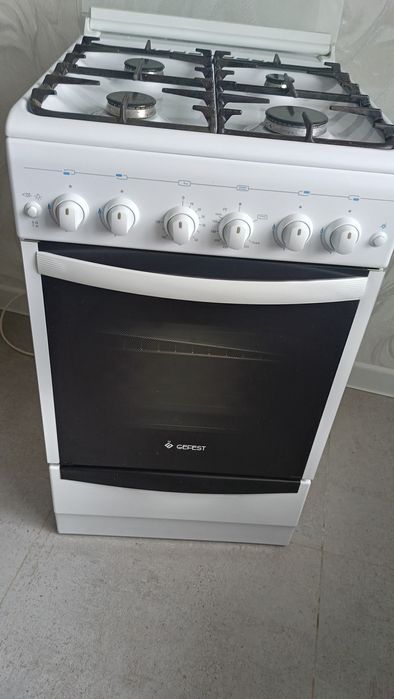 Продам газовую плиту Gefest