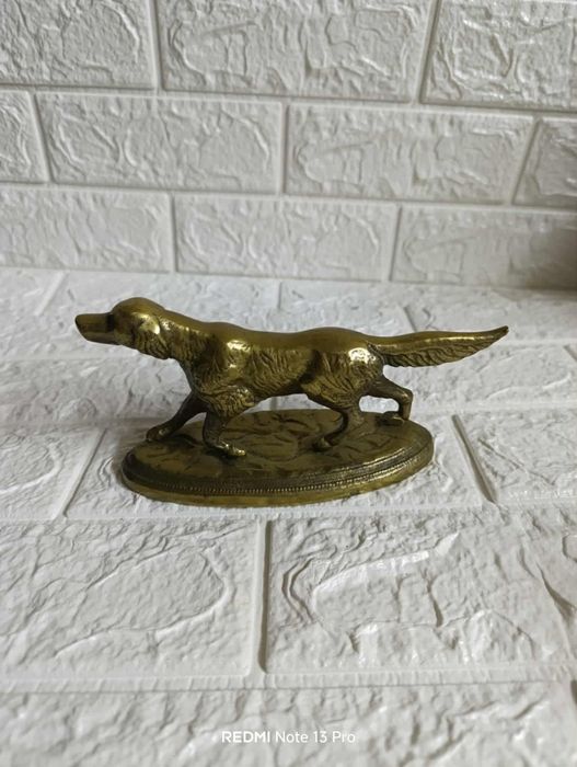 Масивна бронзова хрътка