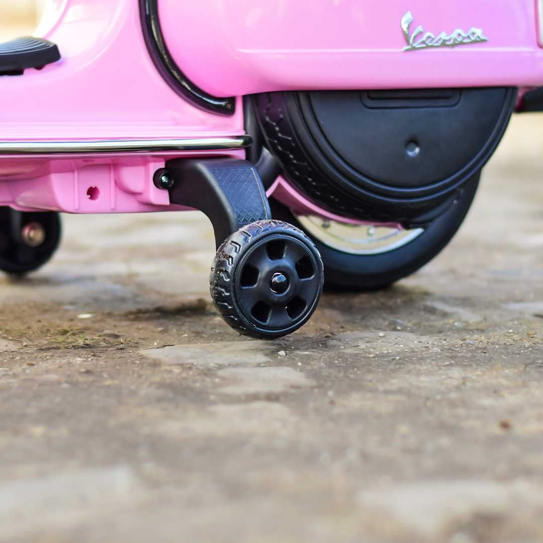 Scuter electric Piaggio Vespa PX150 cu roti moi si scaun tapitat, Pink