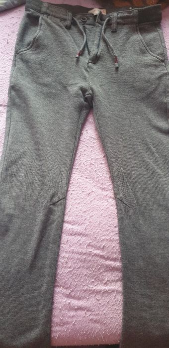 Vand pantaloni copii firma zara.