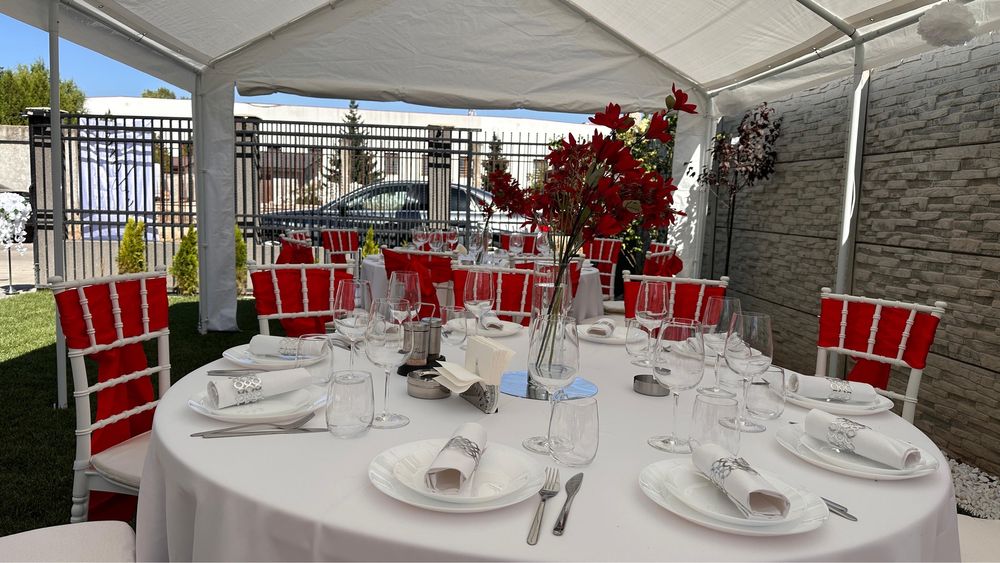 Inchiriem corturi, mese, scaune Chiavari pentru evenimente