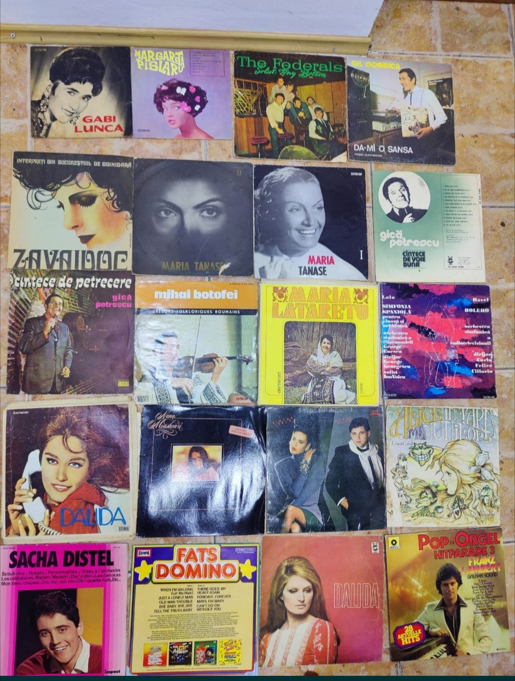 Viniluri muzica ușoară și lautareasca.