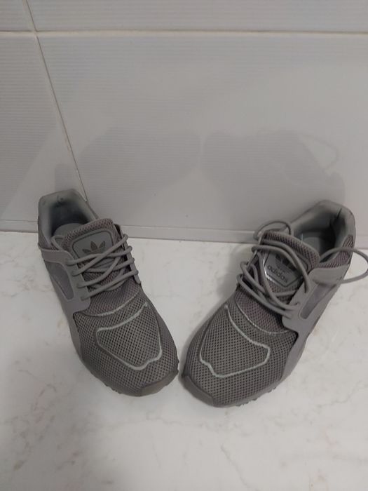 Încălțăminte sport,marca Adidas, mărimea 40