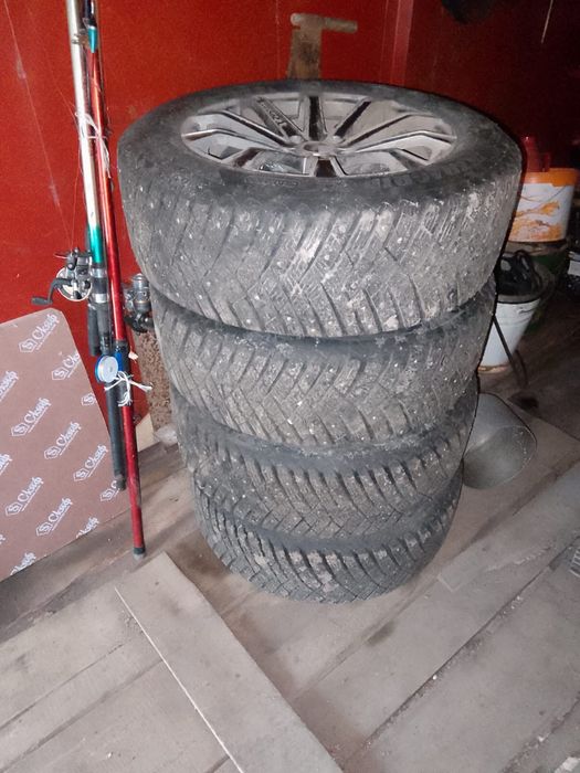 Продам зимние шины на 17,14 и 15