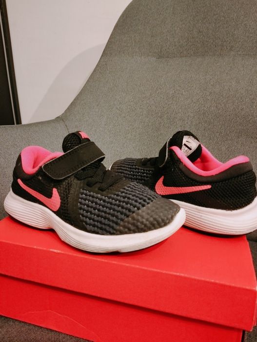 Vând adidași fete, Nike Revolution 4, mărimea 27.5