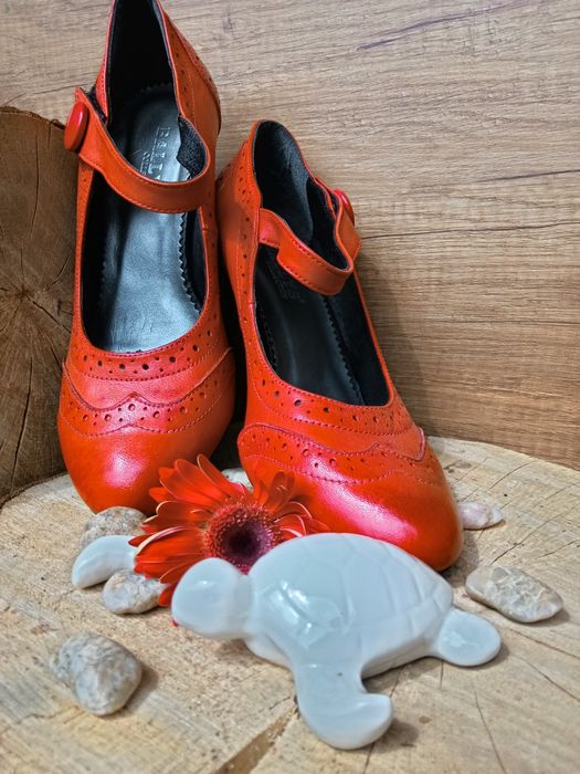 Изисканост към облеклото Ви с елегантни обувки от естествена кожа