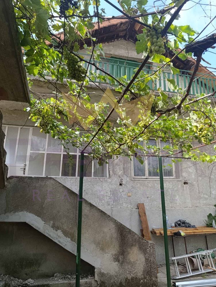 Къща в Варна, област-с.Константиново площ 90 цена 130000