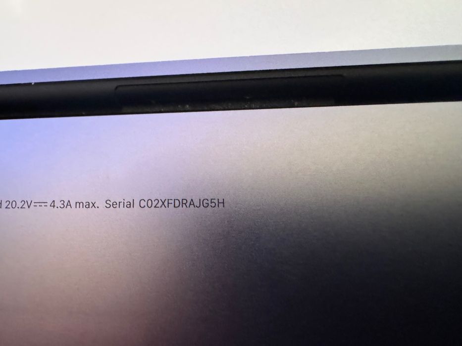 MacBook Pro 2018 15” 16GB / 512SSD i7