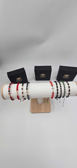 Brățară roșie împletită Estheo cu model infinit și element din aur 14K