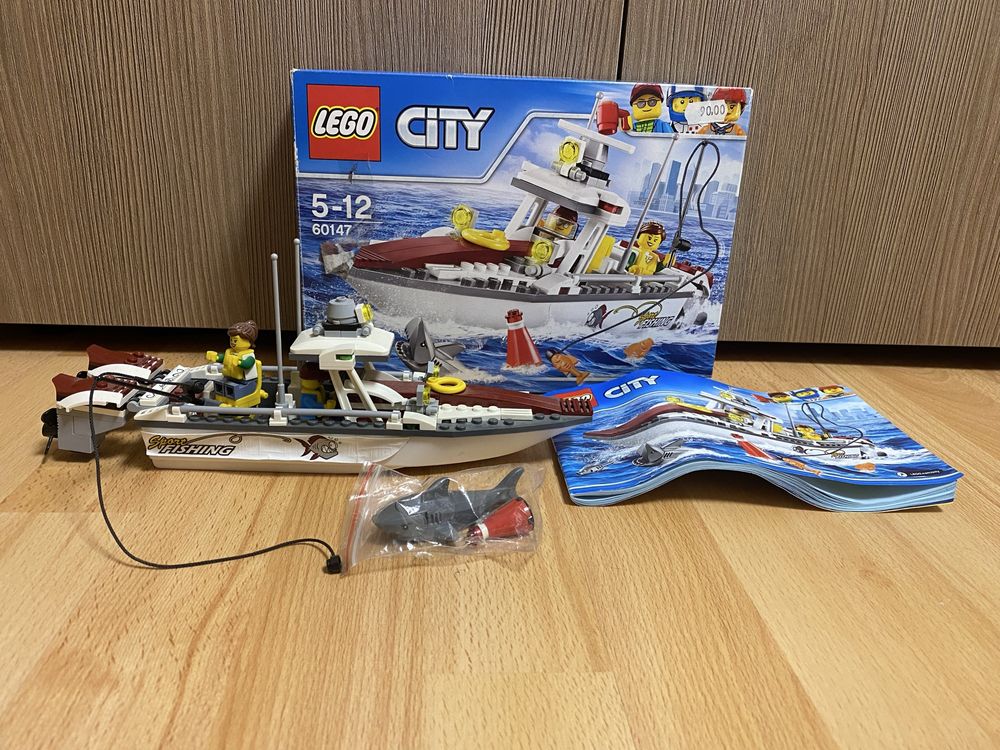 LEGO CITY 60147 Barca de pescuit set constructie lego original