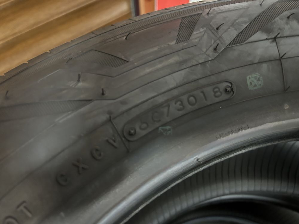 Гуми 235/60/17 С  117/115 R Бус Toyo Нови 4 броя