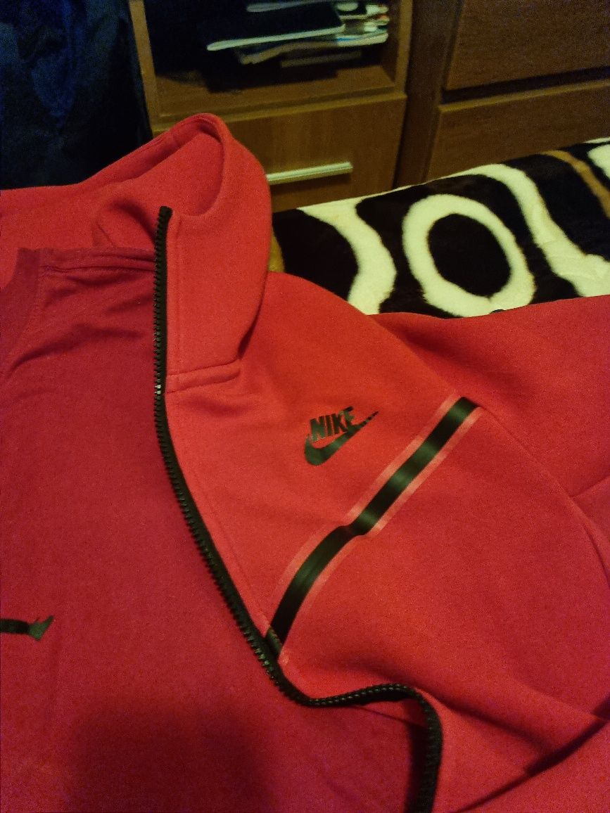 Nike tech rosu plus triocu