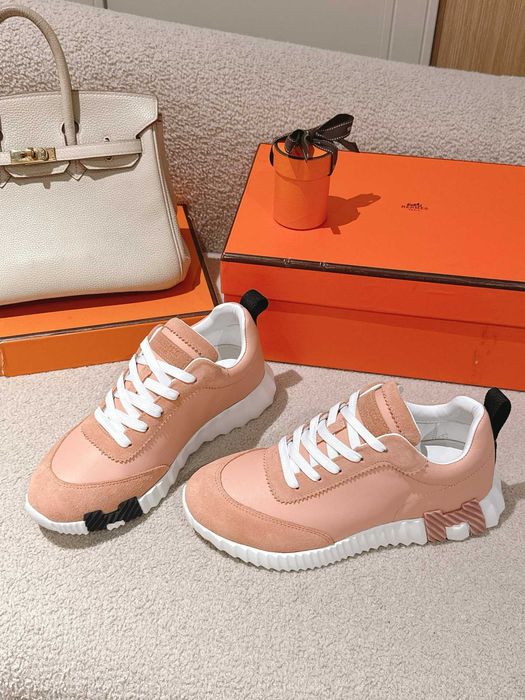 Hermès stil urban și piele premium